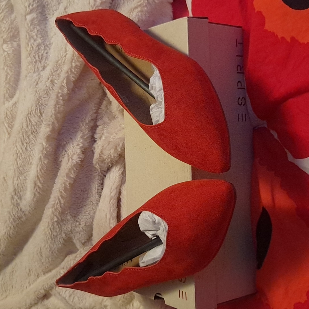 Esprit Perri Suede Pointed-toe Flats